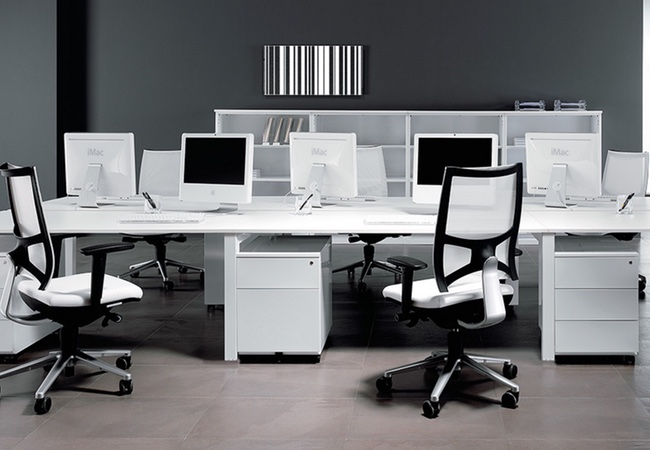 Tipos de mesas de oficina imprescindibles para tu espacio de