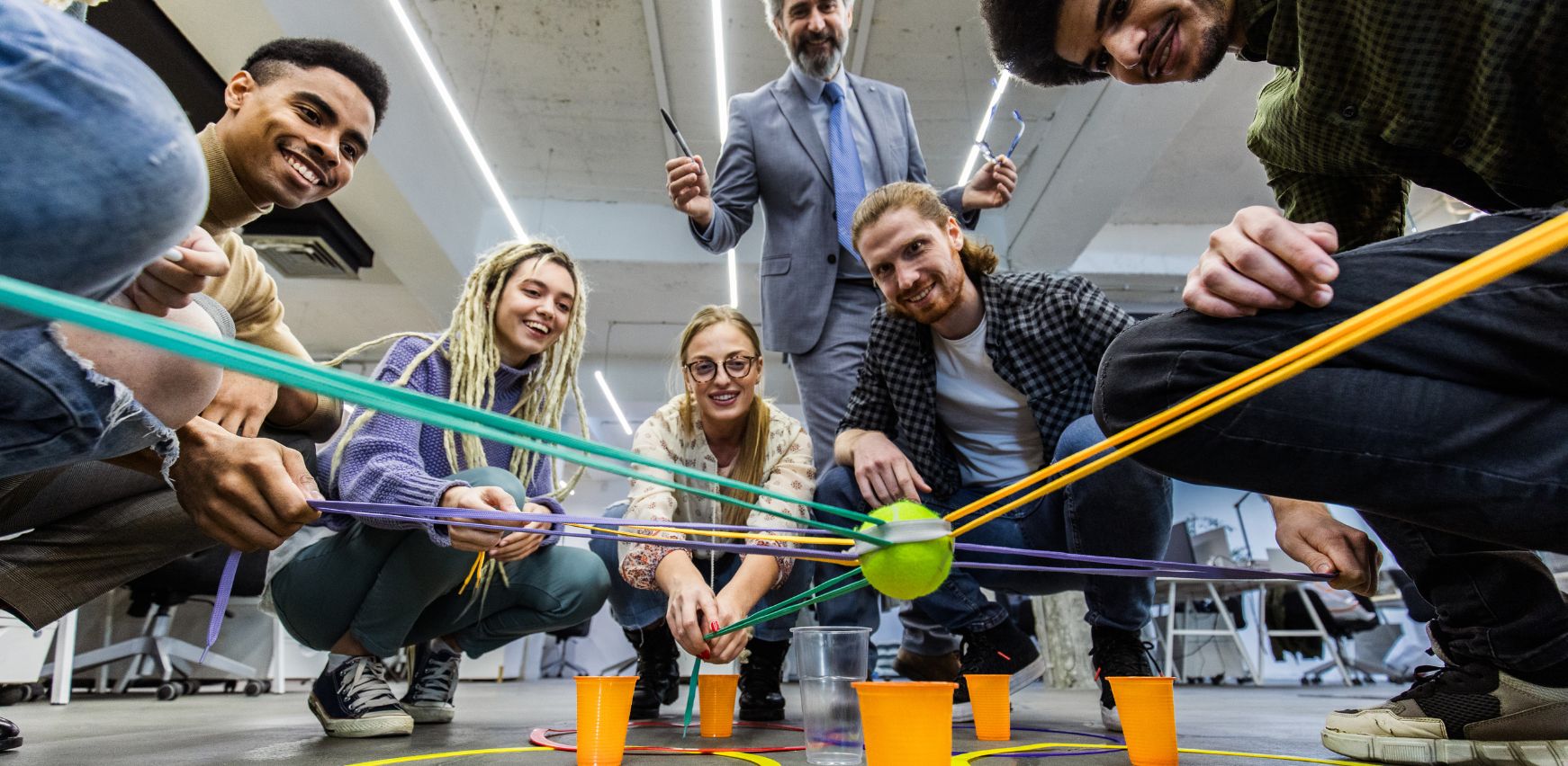 Zona de coworking en oficina donde realizar actividades entre empleados