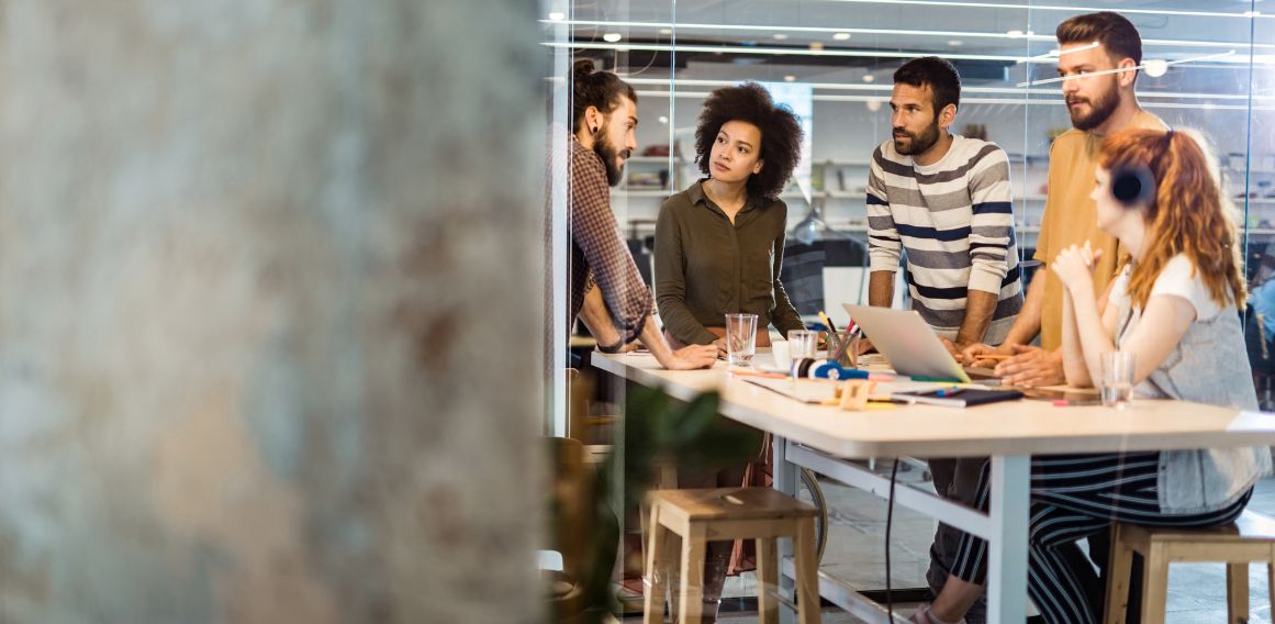 Equipo de trabajo en oficina en Madrid