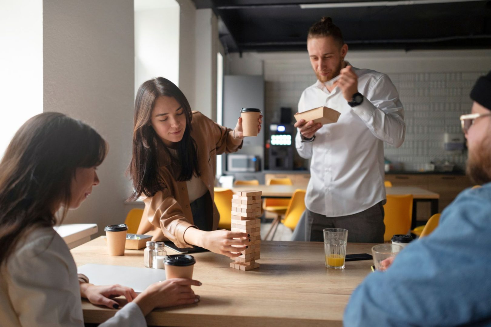 Zona de Comedor con equipamiento y mobiliario de cocina áreas adaptables